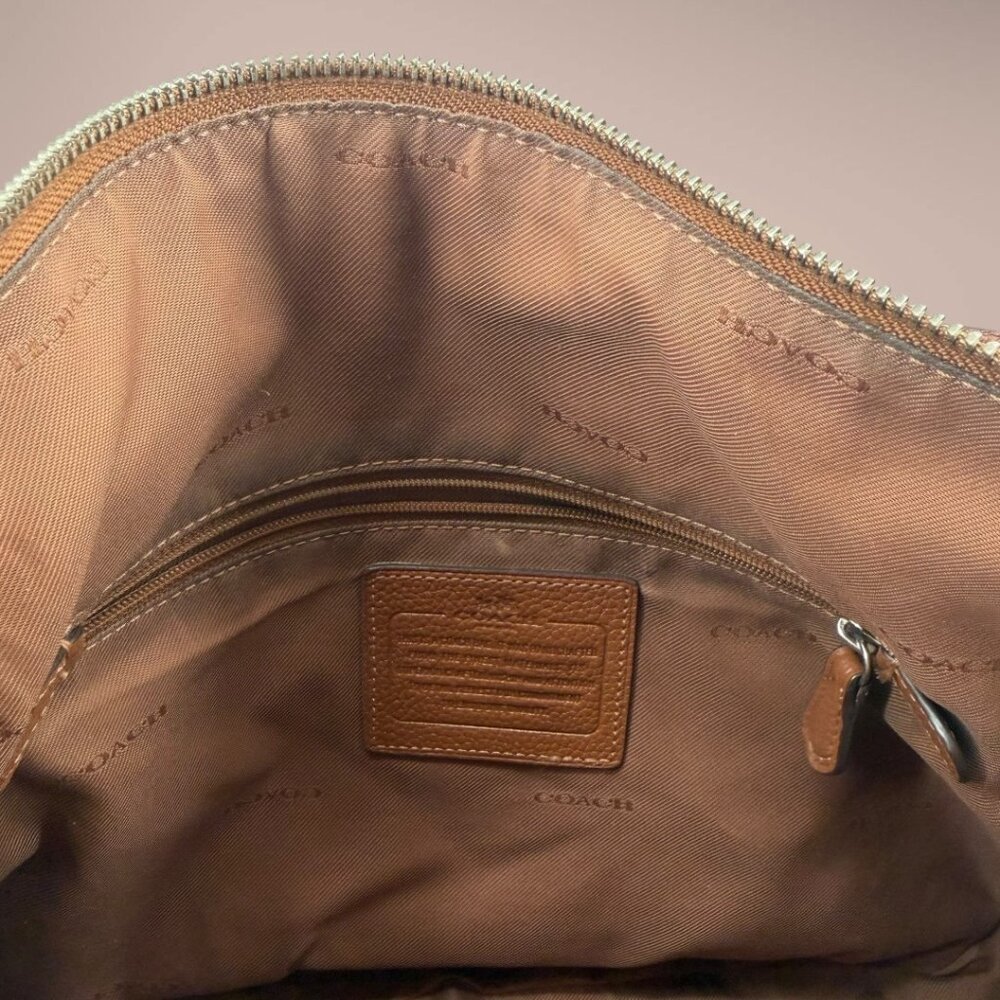 Coach Turnlock Hobo Bag in Light Saddle Pebble Leather - Picture 4 of 8